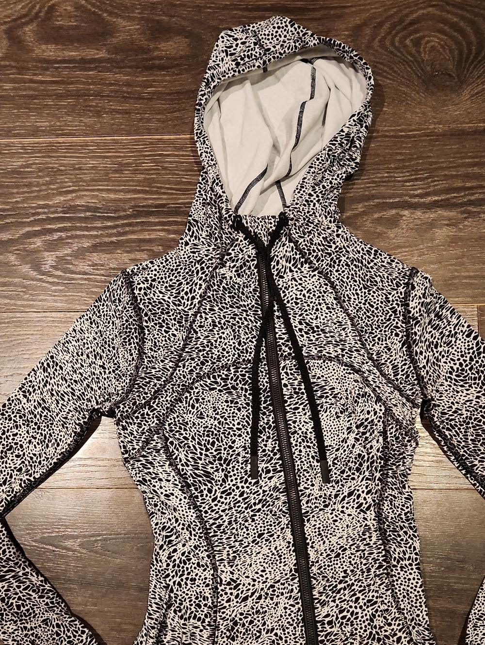 â¤ď¸ LULULEMON DEFINE HOODED JACKET NULU IN POLAR SHIFT INVERSE ALPINE WHITE BLACK - Picture 4 of 14